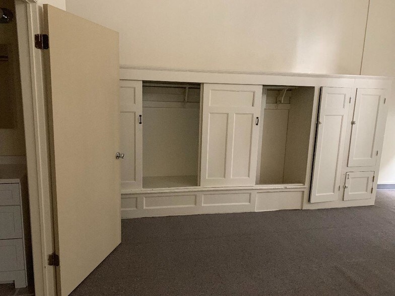 Building Photo - 181 Main St