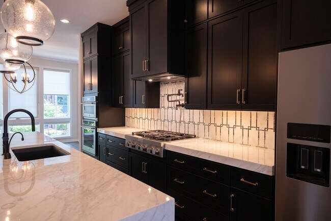 Building Photo - Luxury Reston Rental
