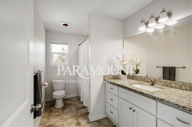 Building Photo - Beautiful 3 Bedroom Manchester Home!