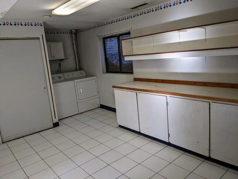 Laundry Room - 5777 Tuckerman Ln