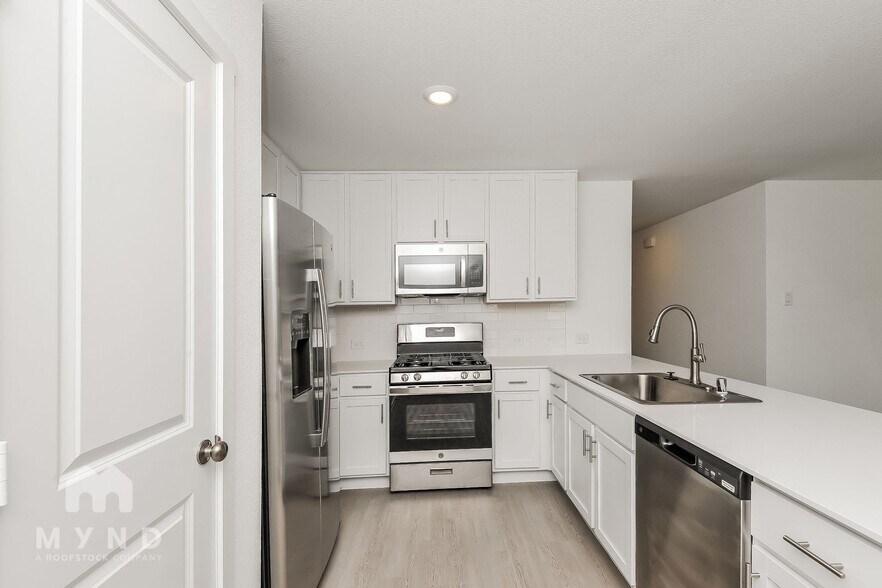 Building Photo - 2748 Mistwood Dr