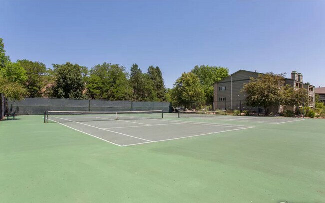 Building Photo - CHARMING 2 Bed 2 Bath Condo in Gunbarrel- ...