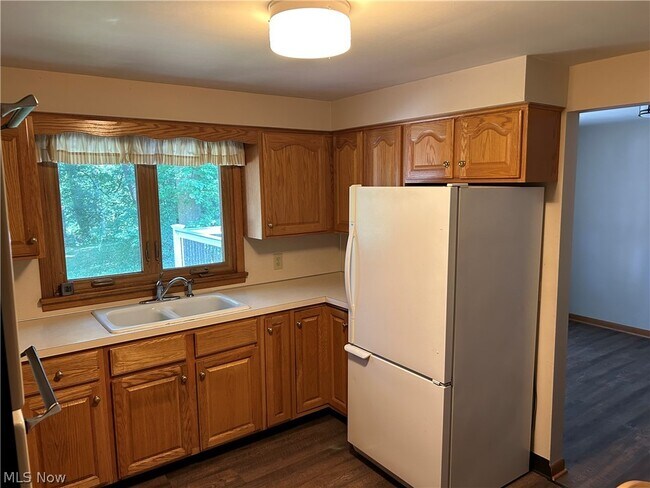 Building Photo - 4384 Parkdale Ave NW