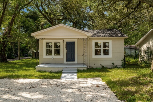 Primary Photo - 1617 E Linden Ave