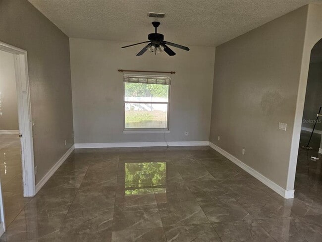 Building Photo - 647 Carey Way