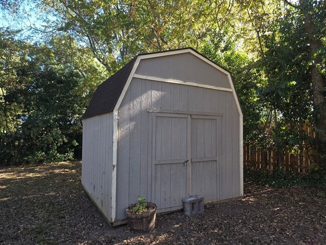 Building Photo - 412 Park Ave