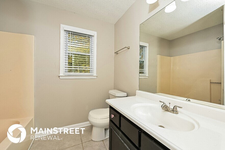 Building Photo - 310 Lakefront Dr