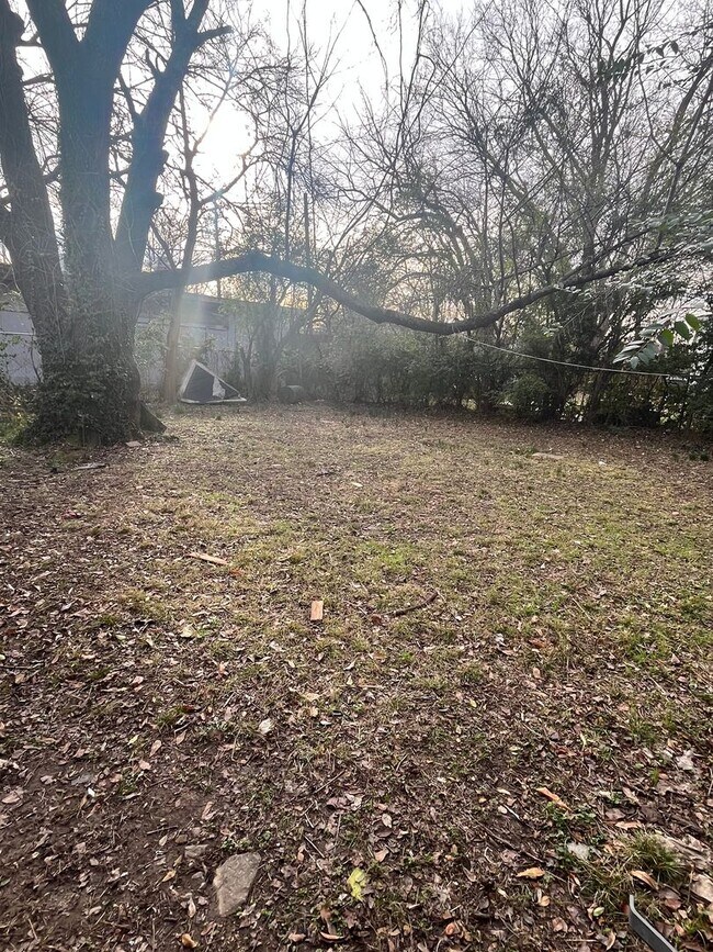 Building Photo - Renovated house in quite Neighborhood