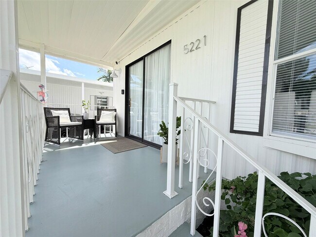 Building Photo - 5221 SW 25th Ave