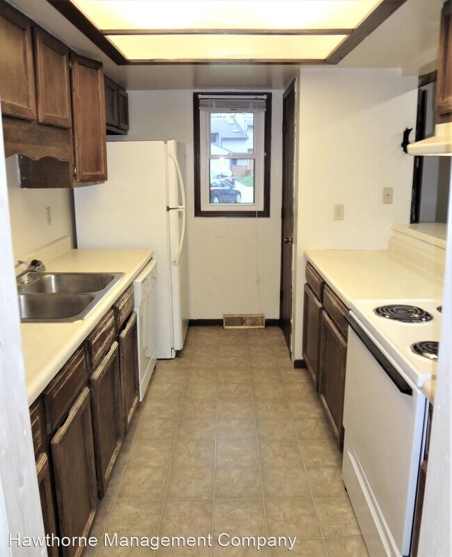 Building Photo - 3 br, 3.5 bath House - 409 Foxfire Drive