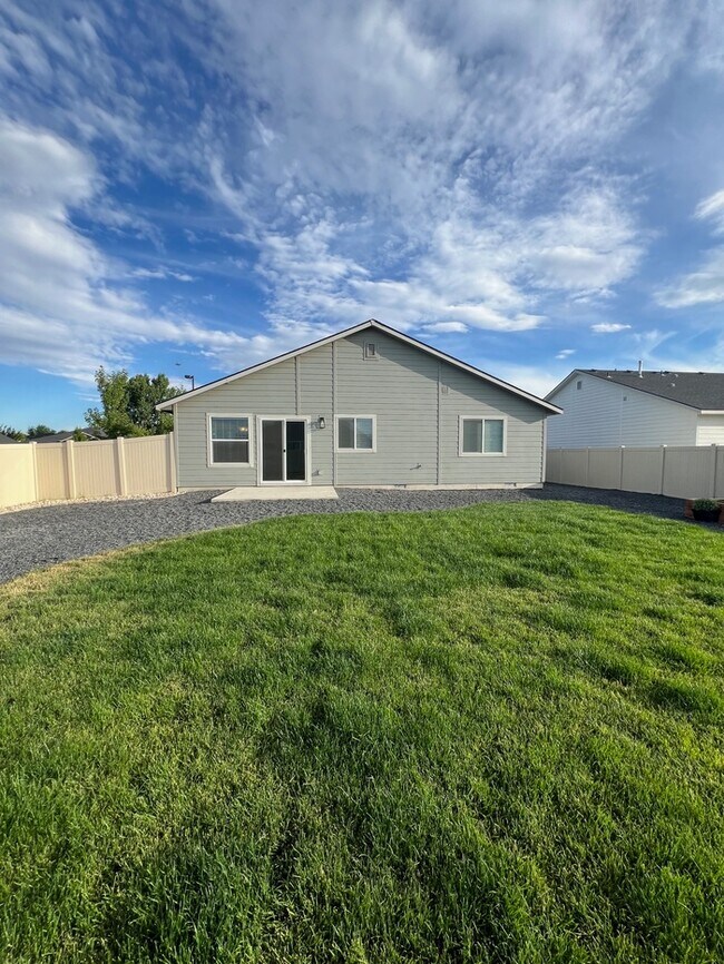 Building Photo - 3 Bed 2 Bath Nampa!