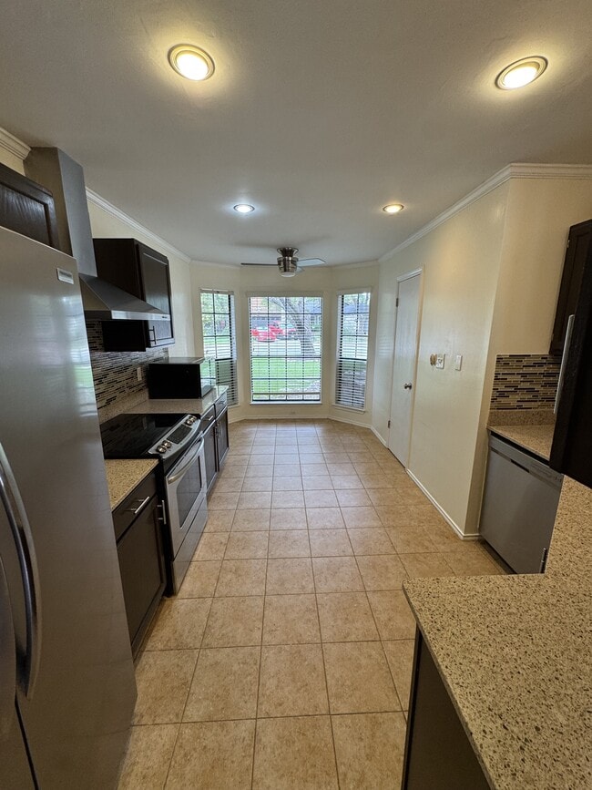 Building Photo - 13815 Stone Hollow