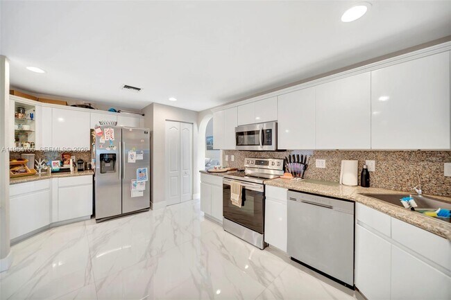 Building Photo - 10880 NW 58th Terrace