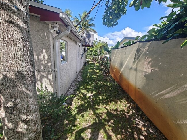 Building Photo - 801 N 70th Way