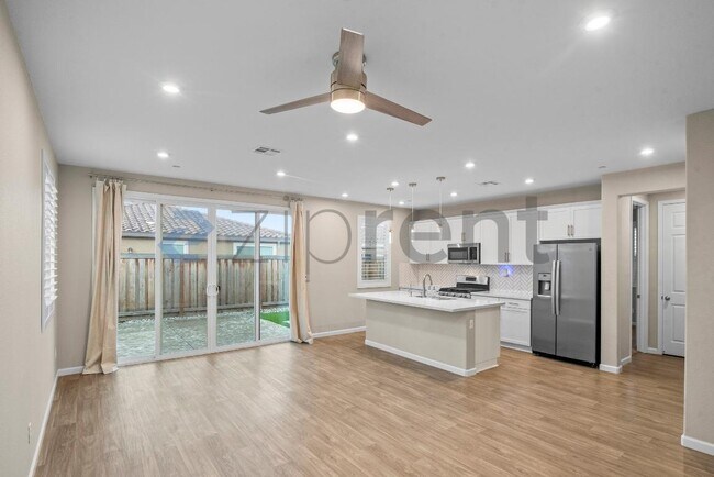 Building Photo - 572 Delicato Dr