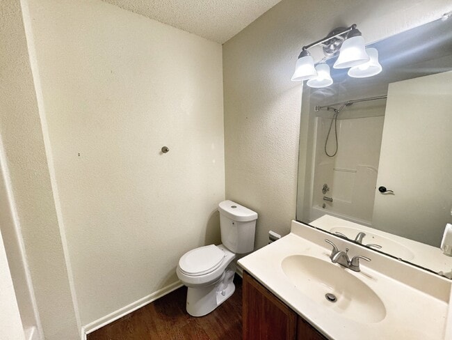 Building Photo - Charming 3-Bedroom 2- Bath home in New Bra...