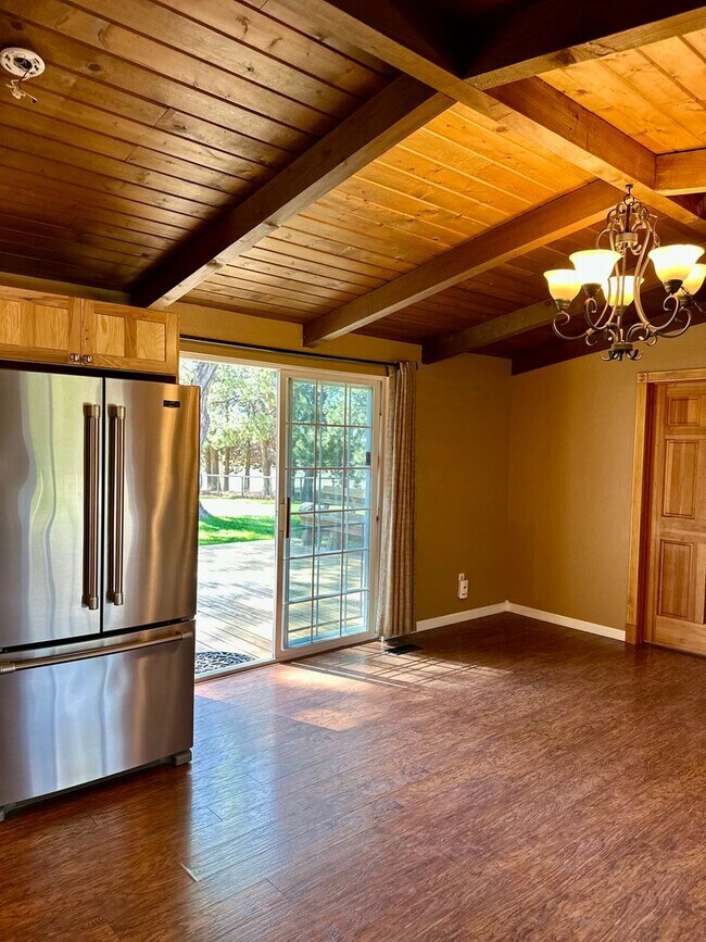 Building Photo - 3 Bed | 2 Bath | 1.17 Acres | Single-Level Home | Mountain Views