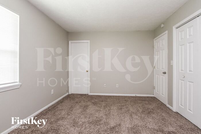 Building Photo - 4333 Phoenix Dr