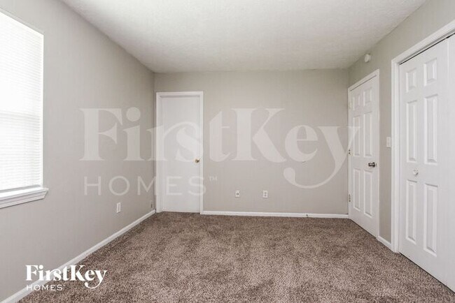Building Photo - 4333 Phoenix Dr