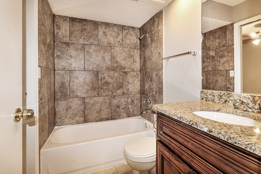 Building Photo - 11171 Heathwood Ave