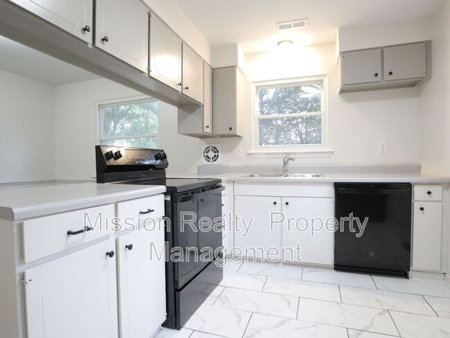 Building Photo - 618 Tarpley Rd