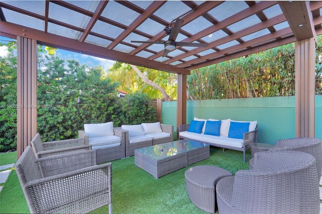 Building Photo - 397 Harbor Ct