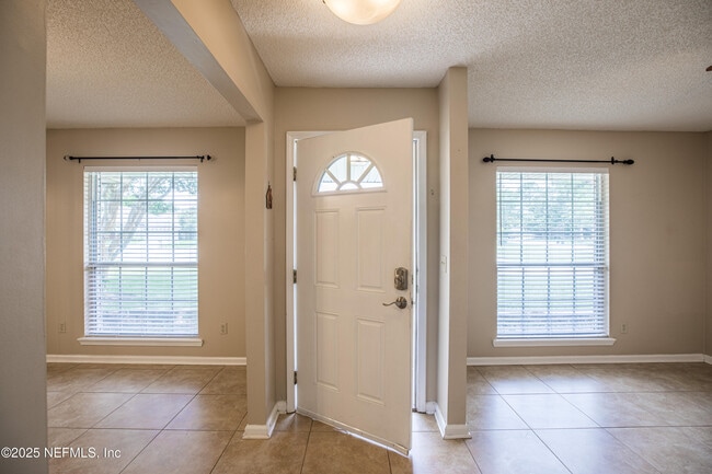 Building Photo - 2081 Magnus Ln