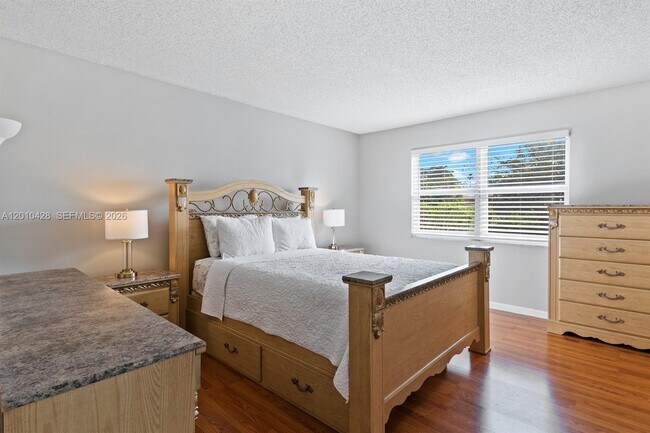 Building Photo - 4119 Coral Springs Dr