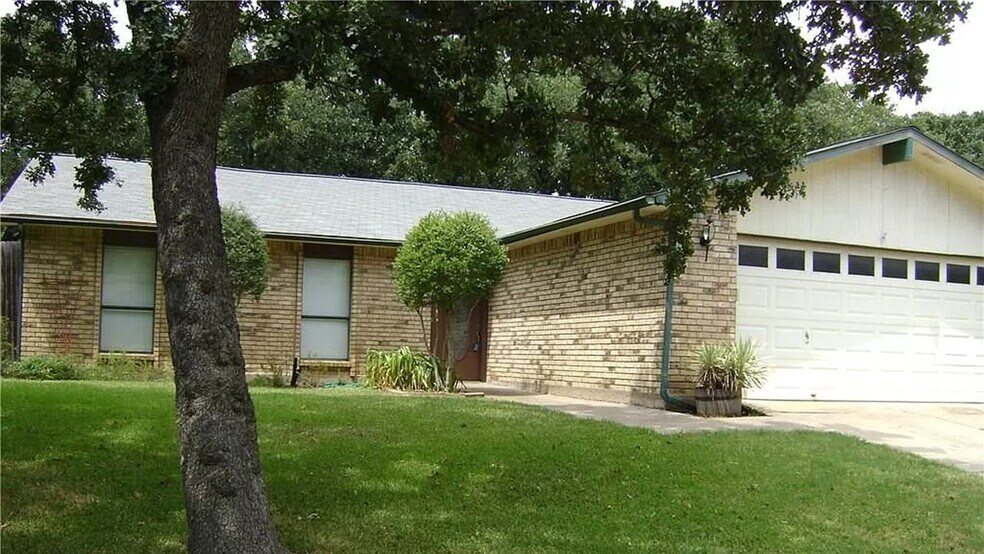 Building Photo - 3725 Walnut Dr