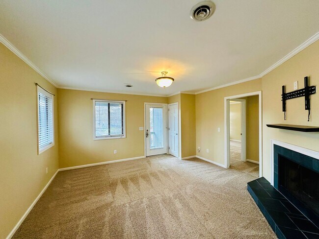 Building Photo - SOUTHPARK CONDOMINIUMS - 2 Bedroom/2 Bath ...