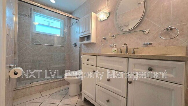 Building Photo - 4123 SW 21st Pl