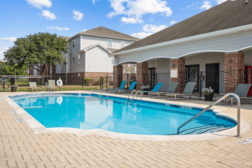 Building Photo - Shadow Ridge Apartments