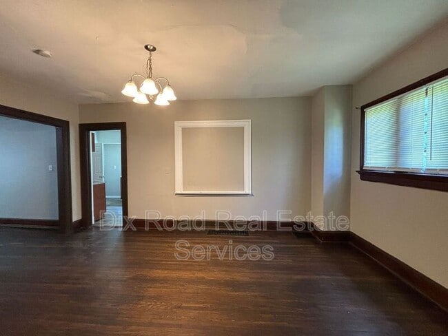 Building Photo - 1501 Viola Ave