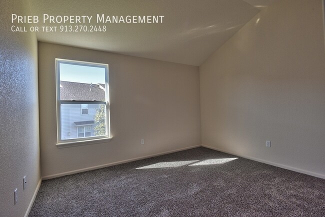 Building Photo - Reserve Townhome - Available February 25th