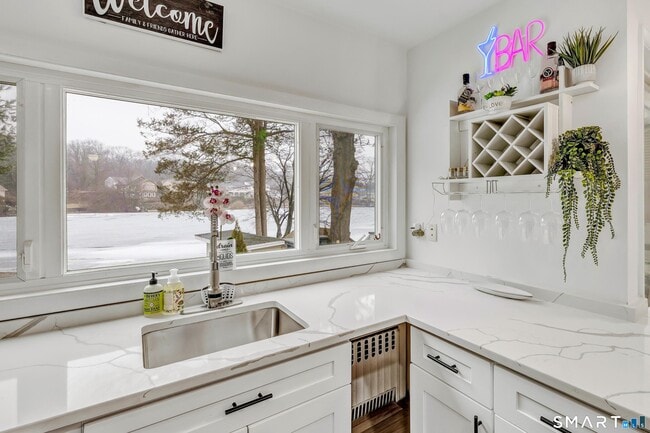 Building Photo - 110 Grenelle St