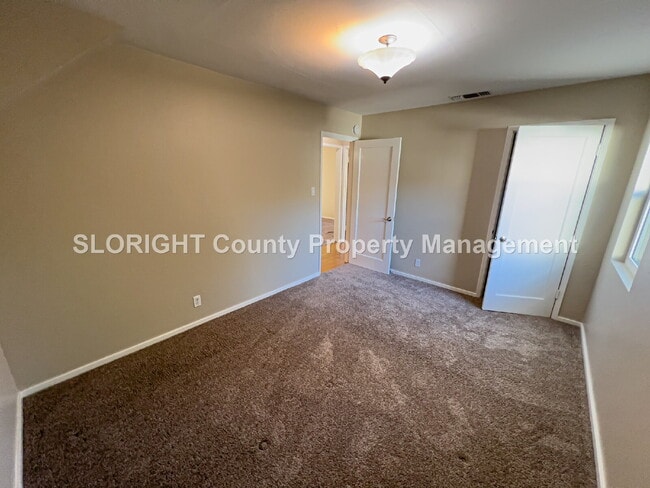 Building Photo - AVAILABLE NOW - Charming Home Just ½ Mile from Downtown Paso Robles - 2 Bed / 1 Bath