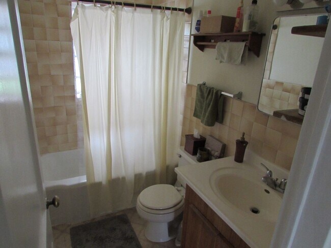 Building Photo - 33 Sherman Terrace