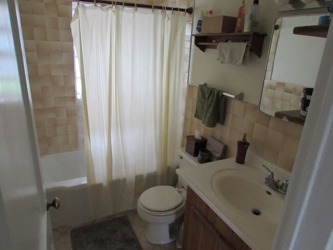 Building Photo - Two Bedroom Near Tenney Park Beach