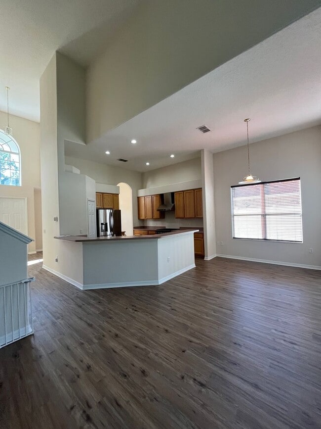 Building Photo - Stunning 2 story home features 4 bedrooms,...
