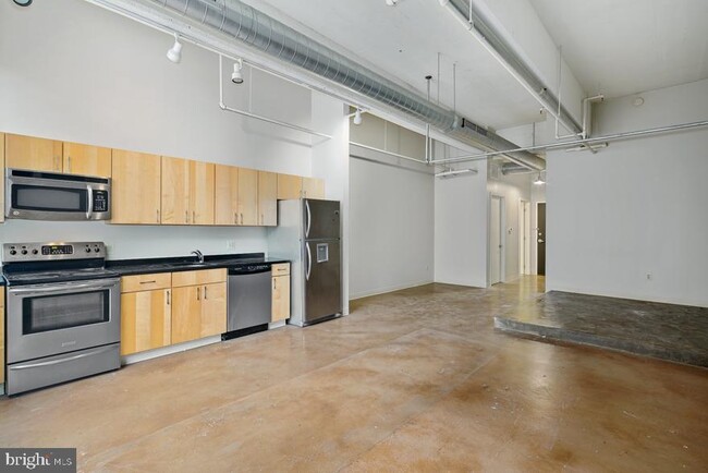 Building Photo - 412-26 S 13th St