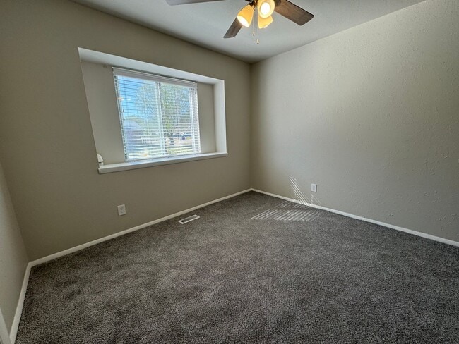 Building Photo - COMING SOON: Gorgeous 4 bedroom 2 bathroom home in Broken Arrow