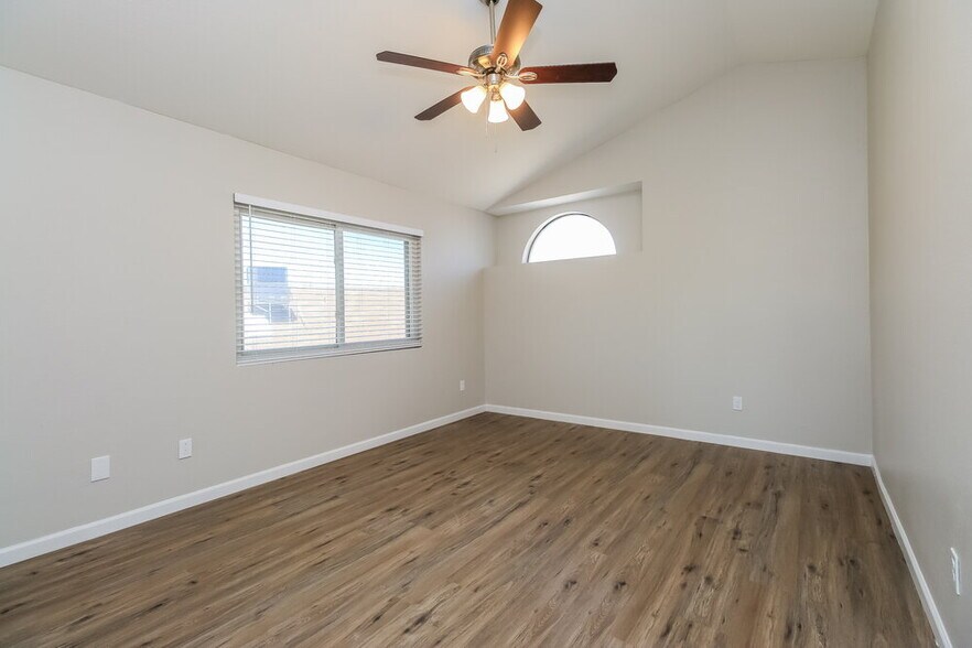 Building Photo - 1755 E Javelina Ave