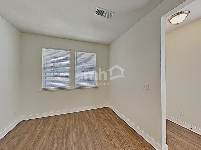 Building Photo - 717 Cyprus Ave