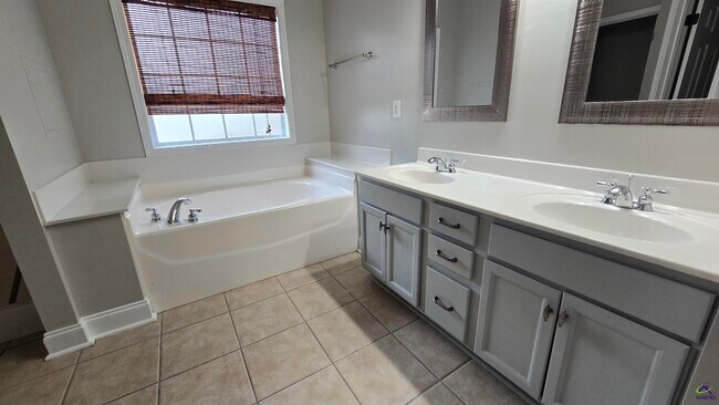 Building Photo - 104 Wetherby Ct