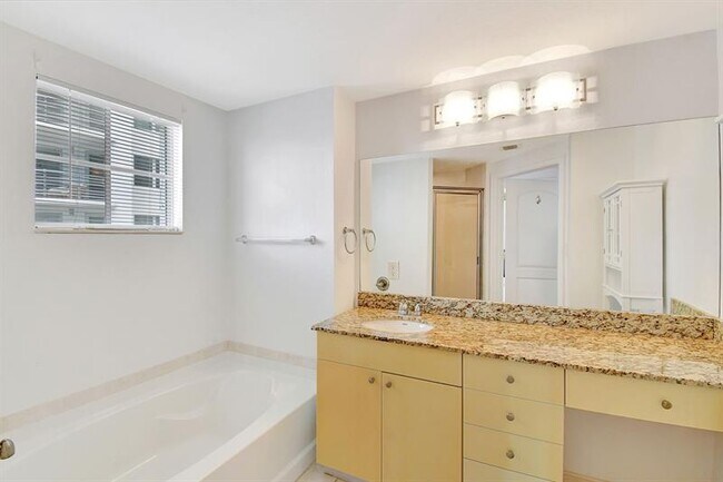 Building Photo - 1830 Radius Dr