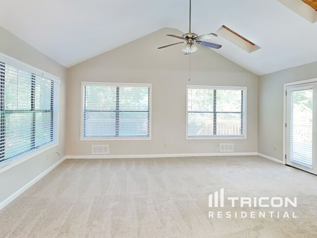 Building Photo - 726 Wind Song Trce