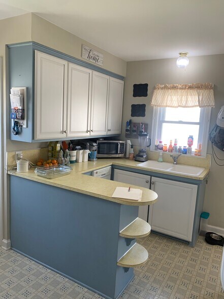Kitchen - 1121 Harry Ct