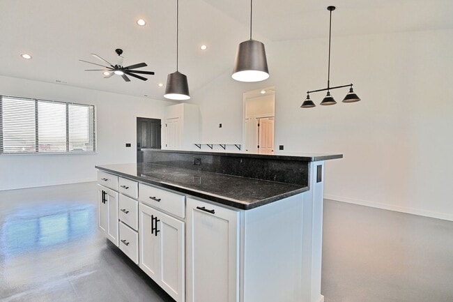 Building Photo - 1495 Oxbow Dr