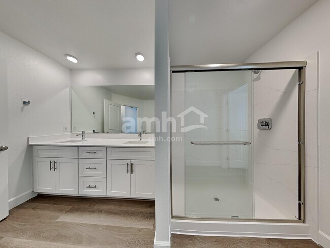 Building Photo - 9230 River Owl Ct