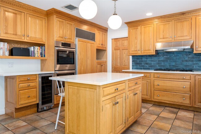 Building Photo - 1 Canterbury Rd S